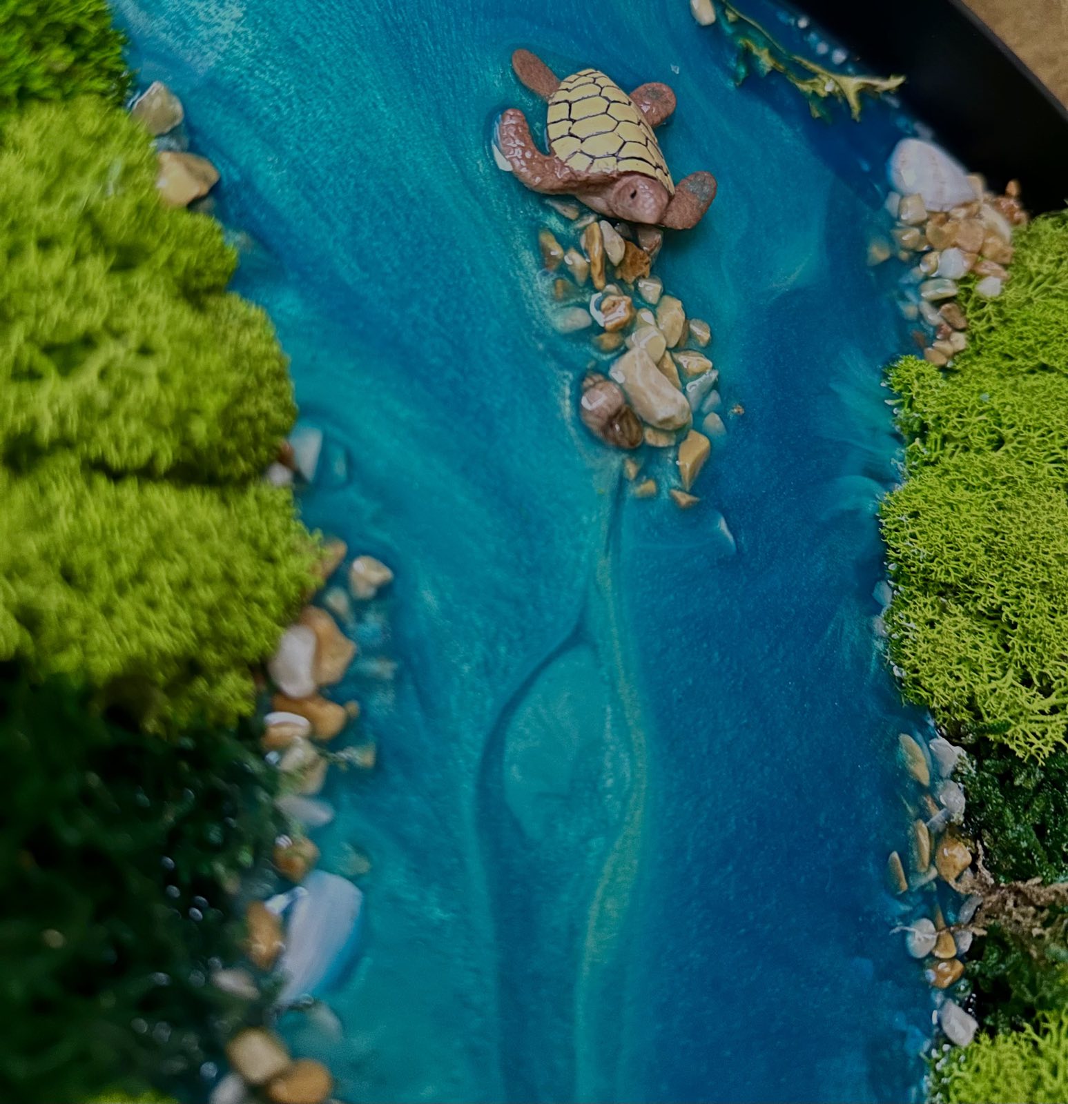 Machovo-epoxidový obraz